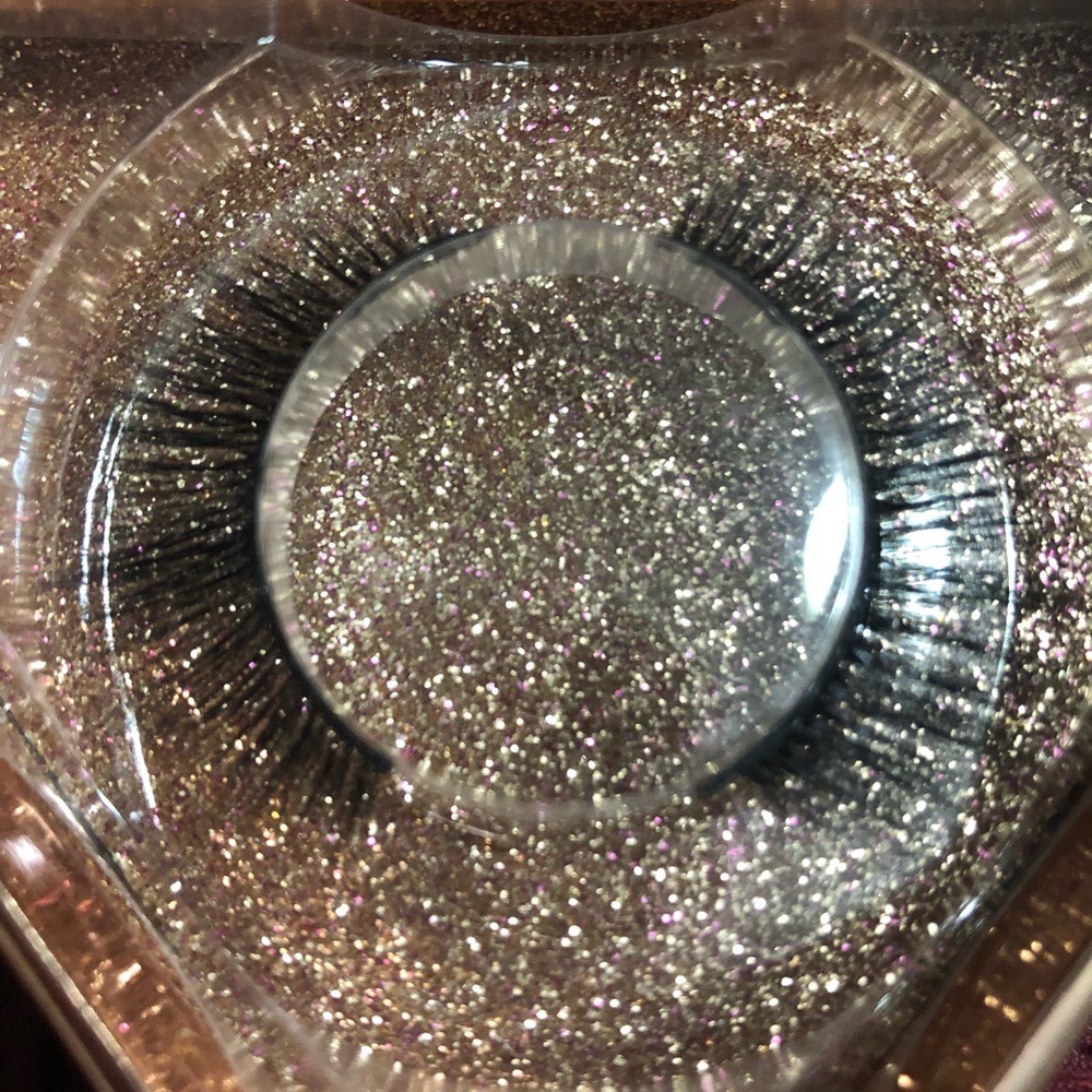 Coco Lashes - Picture 6 of 8